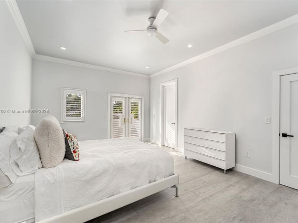 5770 SW 100th St, Pinecrest FL 33156