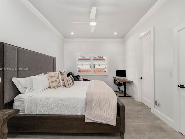 5770 SW 100th St, Pinecrest FL 33156