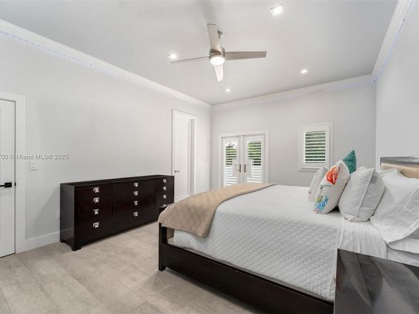 5770 SW 100th St, Pinecrest FL 33156