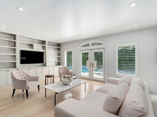 5770 SW 100th St, Pinecrest FL 33156