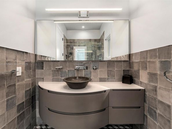 5770 SW 100th St, Pinecrest FL 33156