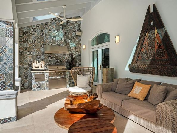 5770 SW 100th St, Pinecrest FL 33156