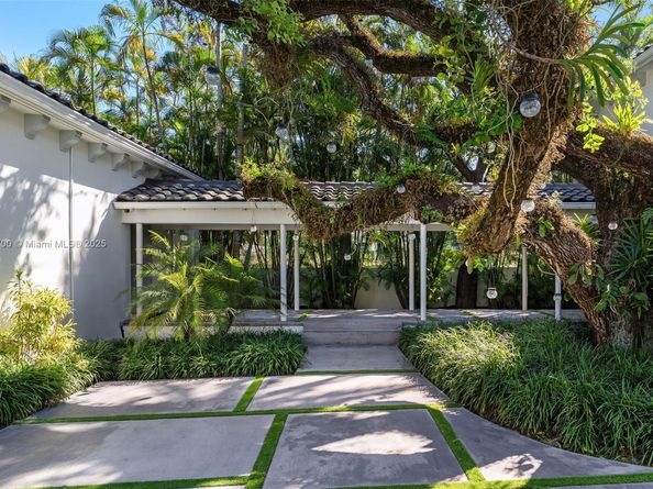 5770 SW 100th St, Pinecrest FL 33156