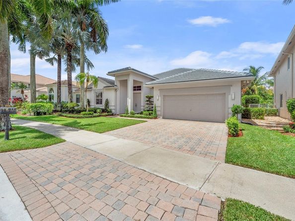 2530 Hunters Run Way, Weston FL 33327