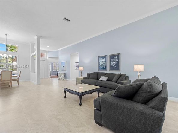2530 Hunters Run Way, Weston FL 33327