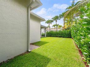 2530 Hunters Run Way, Weston FL 33327