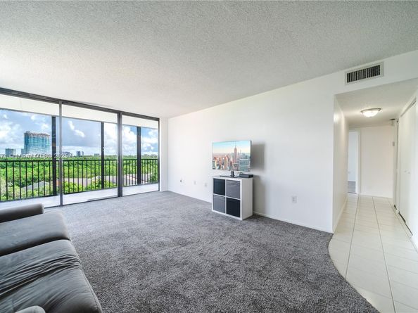 2500 NE 135th St C610, North Miami FL 33181