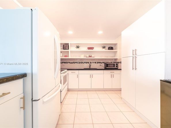 2500 NE 135th St C610, North Miami FL 33181