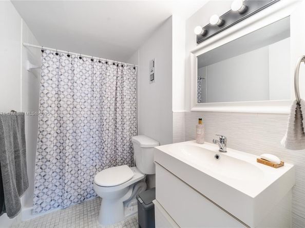 2500 NE 135th St C610, North Miami FL 33181