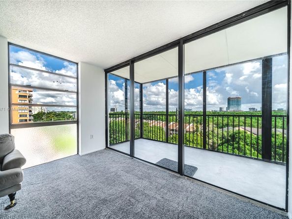 2500 NE 135th St C610, North Miami FL 33181