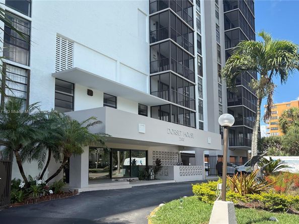 2500 NE 135th St C610, North Miami FL 33181
