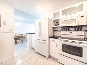 2500 NE 135th St C610, North Miami FL 33181