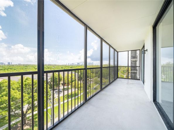 2500 NE 135th St C610, North Miami FL 33181