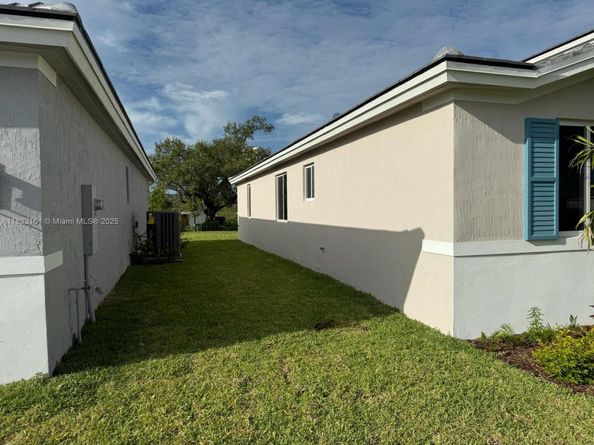 1828 NE 1st St, Homestead FL 33033