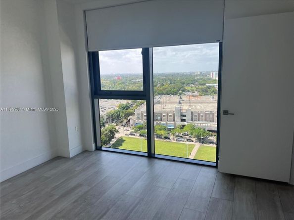 121 NE 34th St 1610, Miami FL 33137