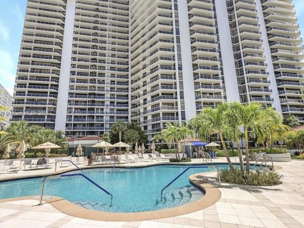20281 E Country Club Dr 604, Aventura FL 33180