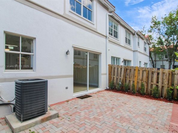 8144 NW 107th Path, Doral FL 33178