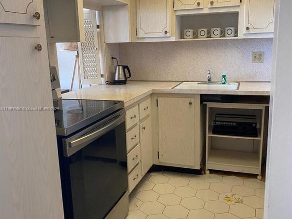1825 S Ocean Dr 707, Hallandale Beach FL 33009