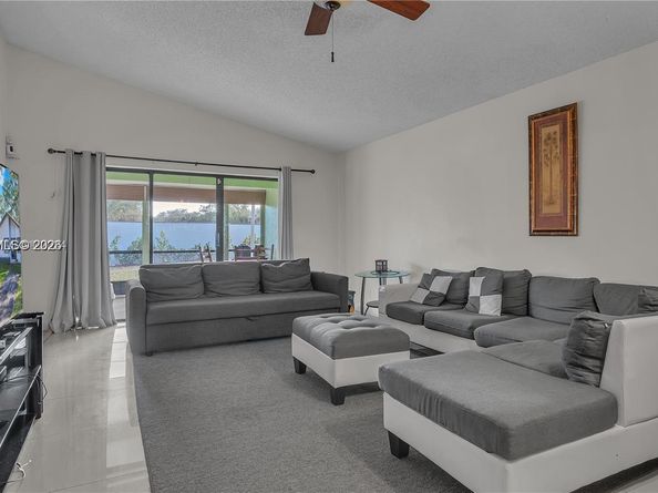 3926 S Arelia Dr S, Delray Beach FL 33445