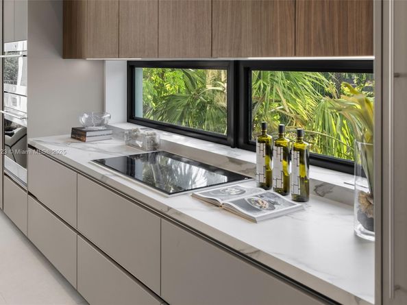 94 SW 28th Rd 3, Miami FL 33129