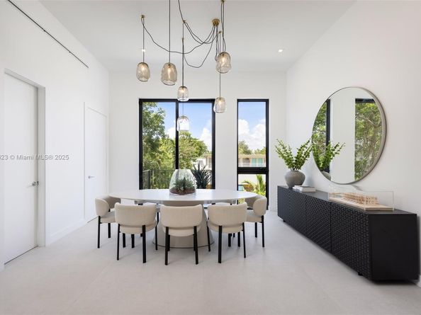 94 SW 28th Rd 3, Miami FL 33129