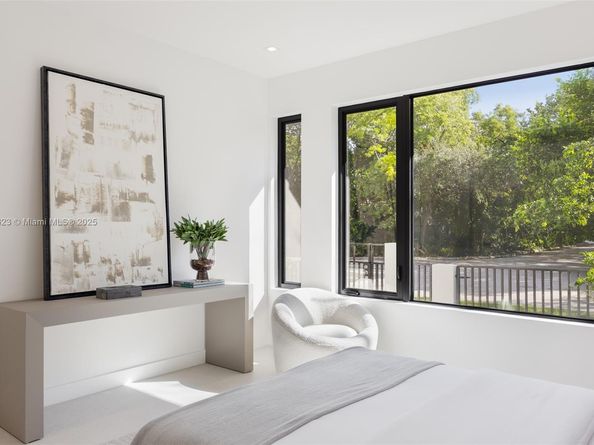 94 SW 28th Rd 3, Miami FL 33129