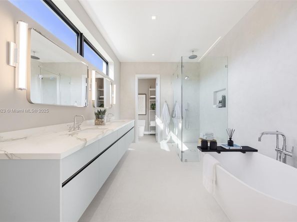 94 SW 28th Rd 3, Miami FL 33129