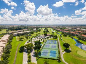 12600 SW 5th Ct 215L, Pembroke Pines FL 33027
