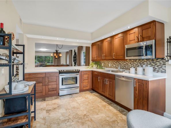 12600 SW 5th Ct 215L, Pembroke Pines FL 33027