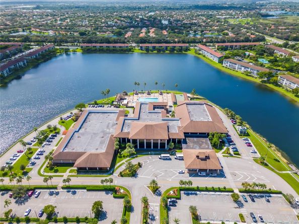 12600 SW 5th Ct 215L, Pembroke Pines FL 33027