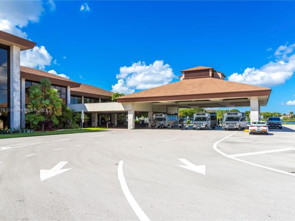 12600 SW 5th Ct 215L, Pembroke Pines FL 33027