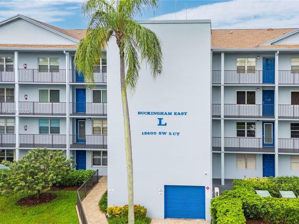 12600 SW 5th Ct 215L, Pembroke Pines FL 33027