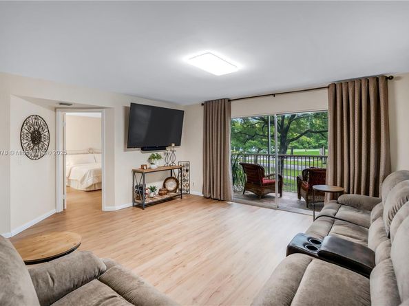 12600 SW 5th Ct 215L, Pembroke Pines FL 33027