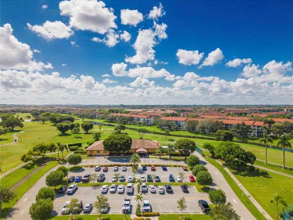 12600 SW 5th Ct 215L, Pembroke Pines FL 33027