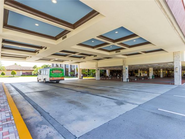 12600 SW 5th Ct 215L, Pembroke Pines FL 33027