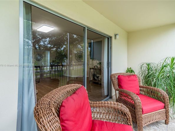 12600 SW 5th Ct 215L, Pembroke Pines FL 33027