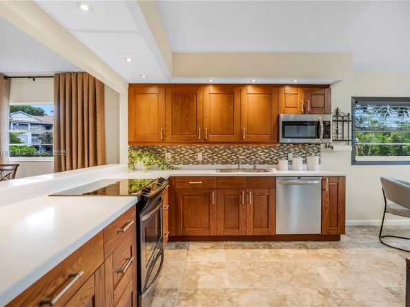 12600 SW 5th Ct 215L, Pembroke Pines FL 33027