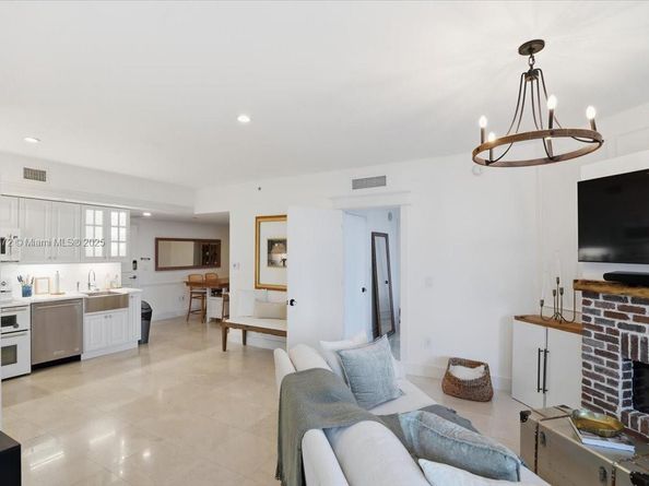 350 S Miami Ave 1205, Miami FL 33130