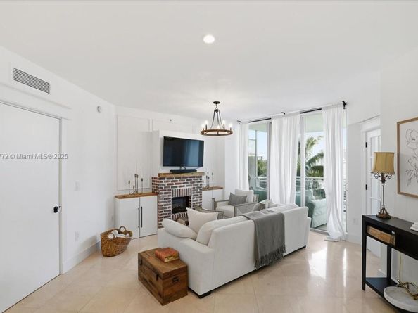 350 S Miami Ave 1205, Miami FL 33130