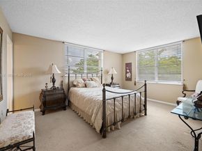 3300 W Rolling Hills Cir 510, Davie FL 33328