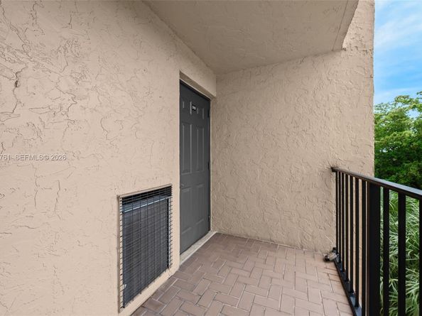 3300 W Rolling Hills Cir 510, Davie FL 33328