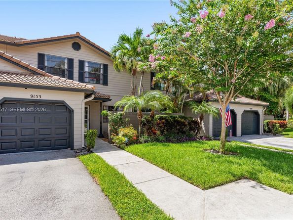9153 Vineyard Lake Dr, Plantation FL 33324