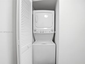 41 SE 5th St 2104, Miami FL 33131