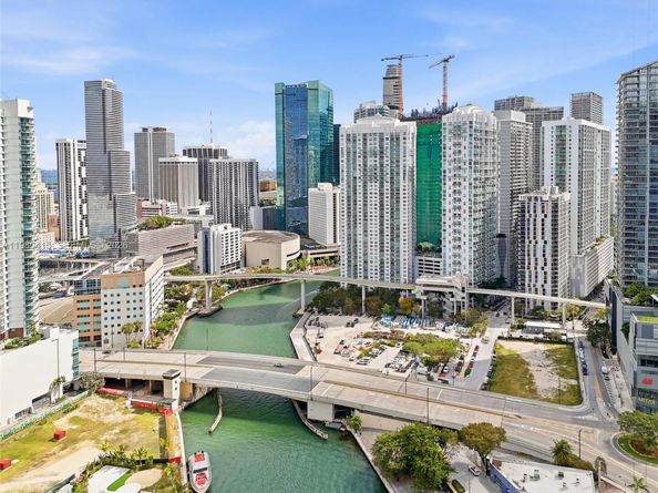 41 SE 5th St 2104, Miami FL 33131