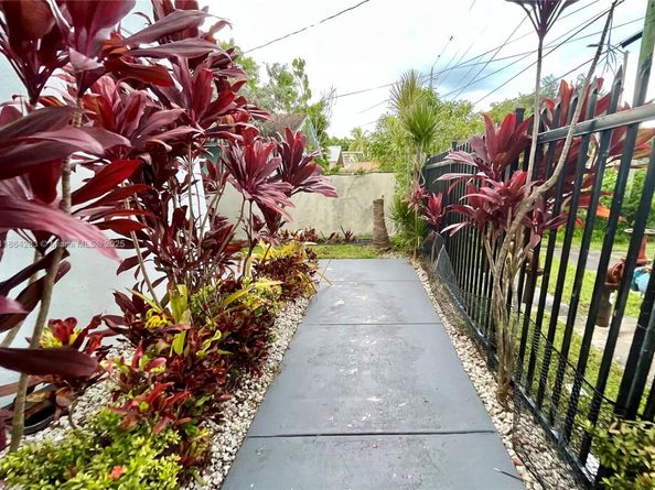 7516 NE 1st Ave 302, Miami FL 33138