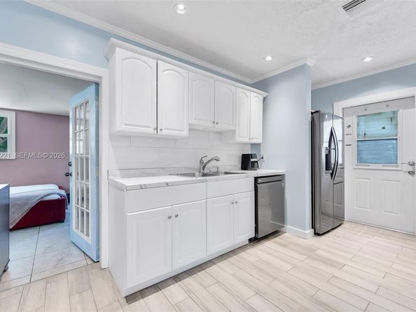 660 NE 59th Ct, Oakland Park FL 33334