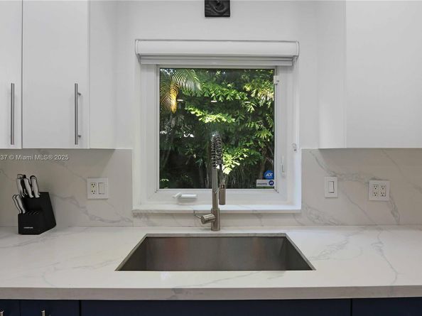 1400 Dewey St, Hollywood FL 33020