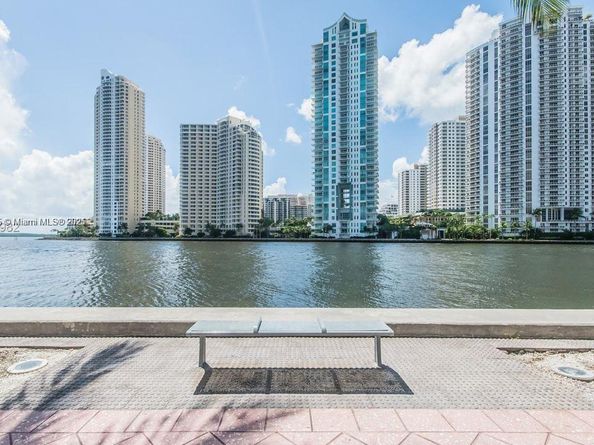 325 S Biscayne Blvd 3822, Miami FL 33131