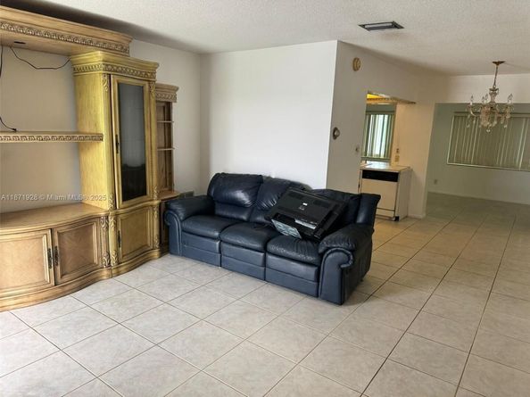8403 NW 59th Ct, Tamarac FL 33321