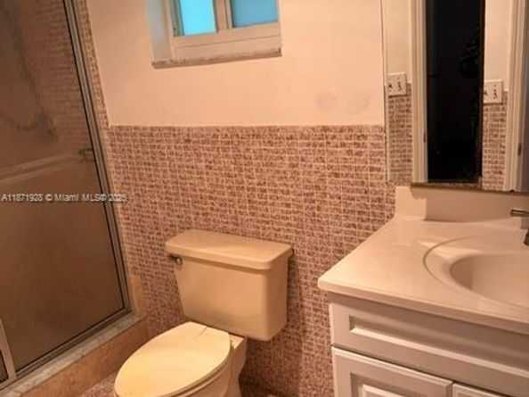 8403 NW 59th Ct, Tamarac FL 33321